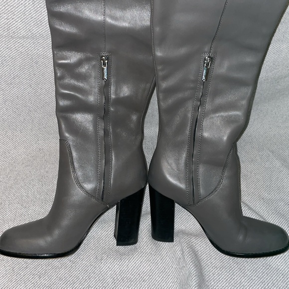 Sam Edelman block heel boots. Color grey. Size 5.5 - Picture 3 of 5